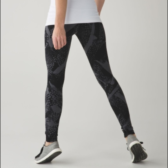 lululemon athletica Pants - Lululemon Wunder Under High Waist 7/8 Pant